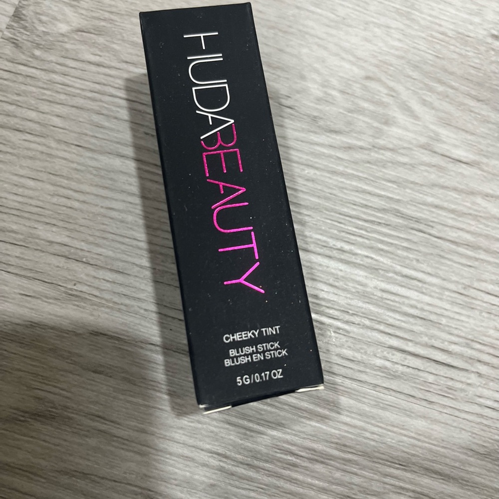 Huda Beauty Cheeky Tint Blush Stick perky peach